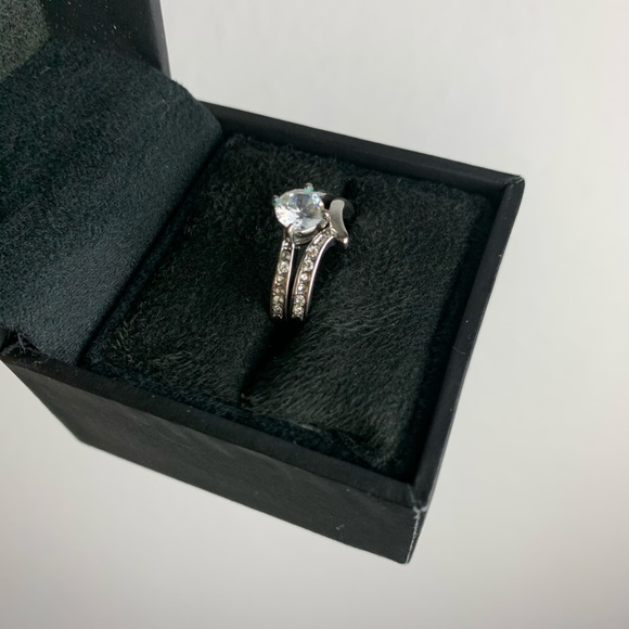 Brilliant Cubic zirconia double band Ring Set Sz 5 like New - Picture 4 of 9